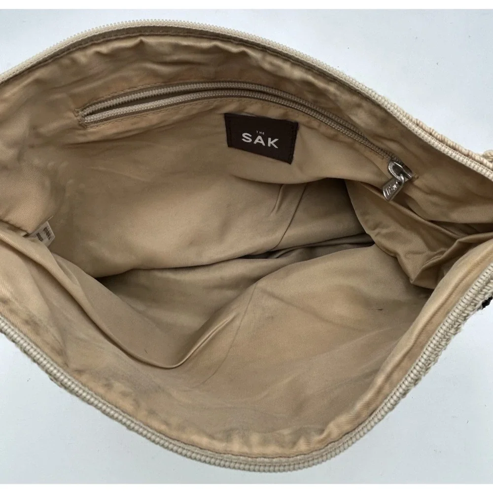 The Sak sak medium